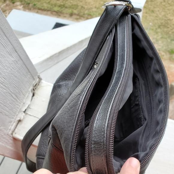 Vintage Stone Mountain Genuine Black Leather Crossbody/Shoulder Bag - Picture 11 of 16